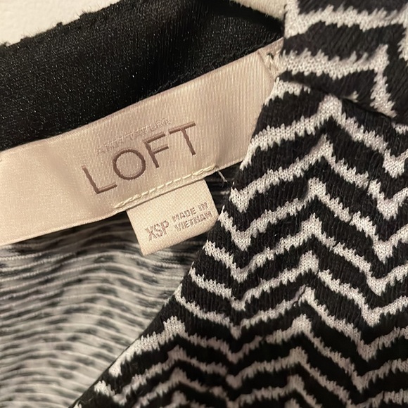 LOFT sleeveless dress with zip back closure. - Picture 3 of 7